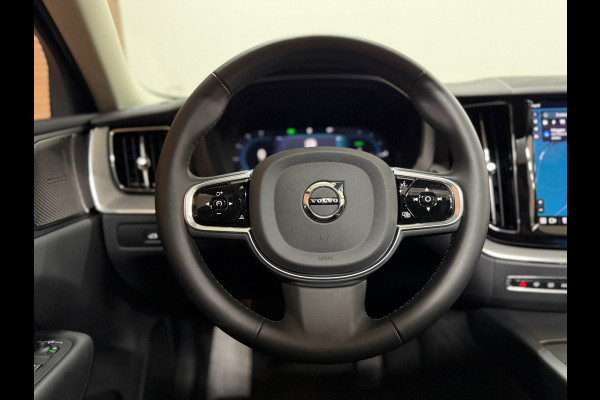 Volvo XC60 2.0 T6 Plug-in hybrid AWD Plus Dark | Pano | Winterpakket | Trekhaak elektr.| 360 camera | 20Inch | BOMVOL