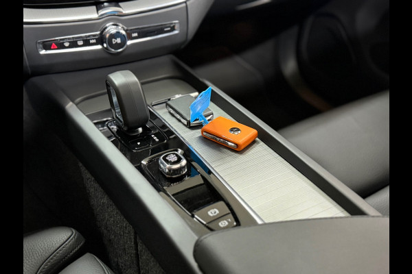 Volvo XC60 2.0 T6 Plug-in hybrid AWD Plus Dark | Pano | Winterpakket | Trekhaak elektr.| 360 camera | 20Inch | BOMVOL