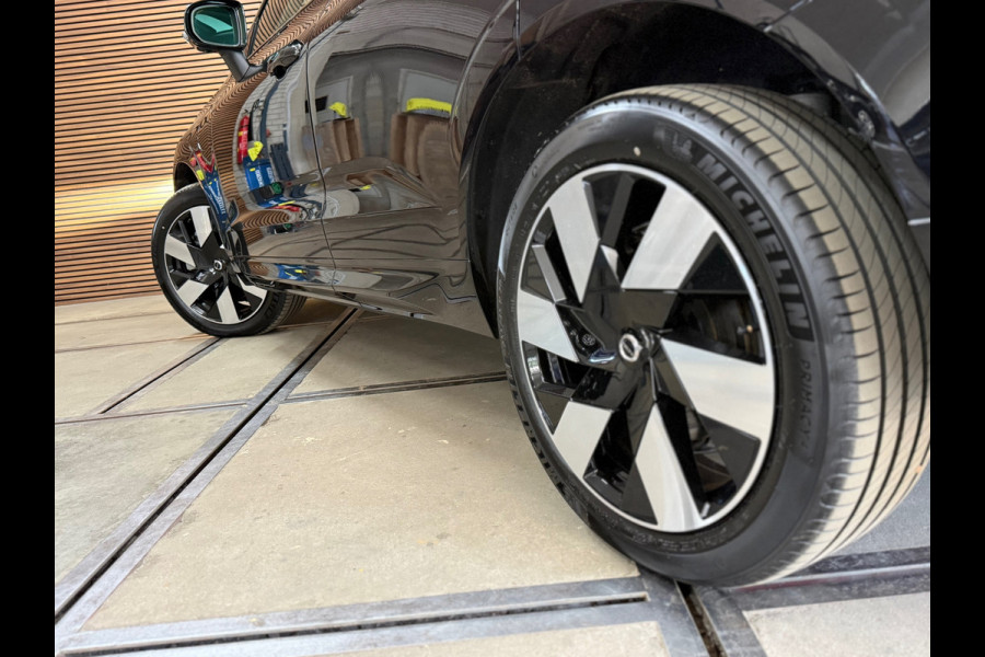 Volvo XC60 2.0 T6 Plug-in hybrid AWD Plus Dark | Pano | Winterpakket | Trekhaak elektr.| 360 camera | 20Inch | BOMVOL