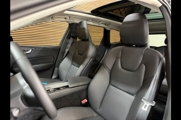 Volvo XC60 2.0 T6 Plug-in hybrid AWD Plus Dark | Pano | Winterpakket | Trekhaak elektr.| 360 camera | 20Inch | BOMVOL