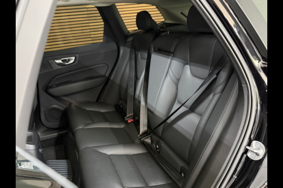 Volvo XC60 2.0 T6 Plug-in hybrid AWD Plus Dark | Pano | Winterpakket | Trekhaak elektr.| 360 camera | 20Inch | BOMVOL