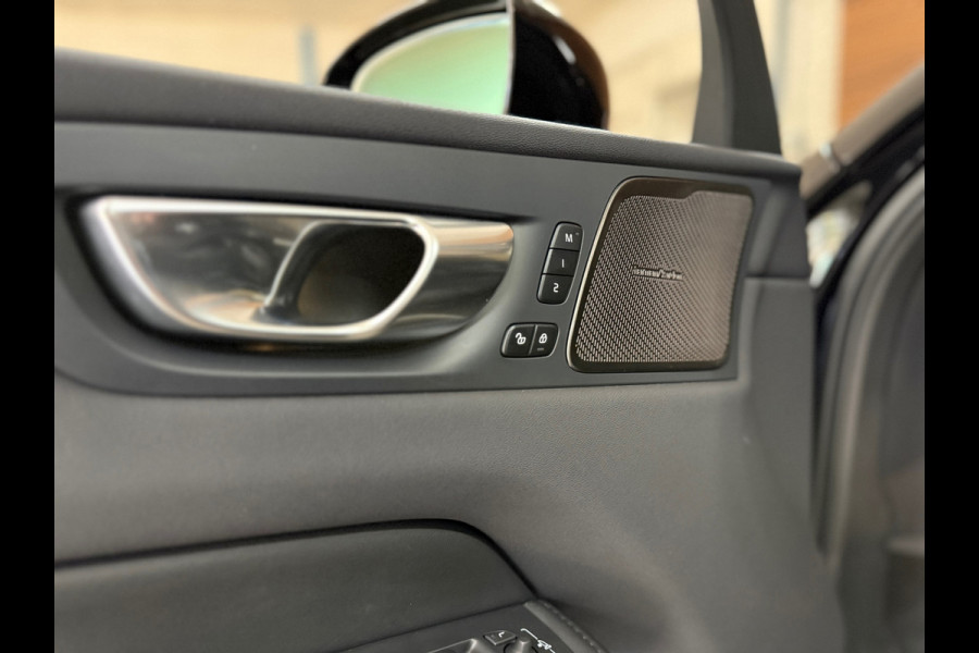 Volvo XC60 2.0 T6 Plug-in hybrid AWD Plus Dark | Pano | Winterpakket | Trekhaak elektr.| 360 camera | 20Inch | BOMVOL