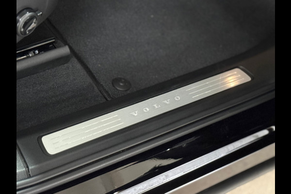 Volvo XC60 2.0 T6 Plug-in hybrid AWD Plus Dark | Pano | Winterpakket | Trekhaak elektr.| 360 camera | 20Inch | BOMVOL