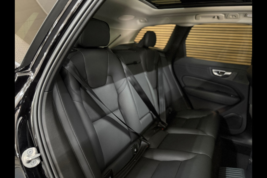 Volvo XC60 2.0 T6 Plug-in hybrid AWD Plus Dark | Pano | Winterpakket | Trekhaak elektr.| 360 camera | 20Inch | BOMVOL