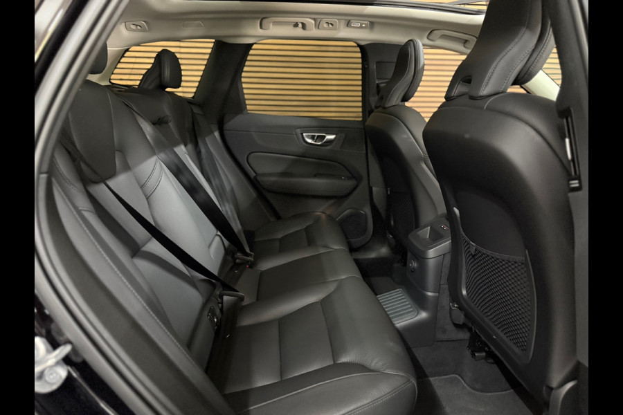 Volvo XC60 2.0 T6 Plug-in hybrid AWD Plus Dark | Pano | Winterpakket | Trekhaak elektr.| 360 camera | 20Inch | BOMVOL