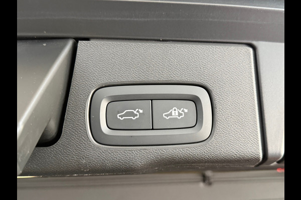 Volvo XC60 2.0 T6 Plug-in hybrid AWD Plus Dark | Pano | Winterpakket | Trekhaak elektr.| 360 camera | 20Inch | BOMVOL