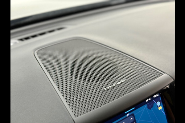 Volvo XC60 2.0 T6 Plug-in hybrid AWD Plus Dark | Pano | Winterpakket | Trekhaak elektr.| 360 camera | 20Inch | BOMVOL