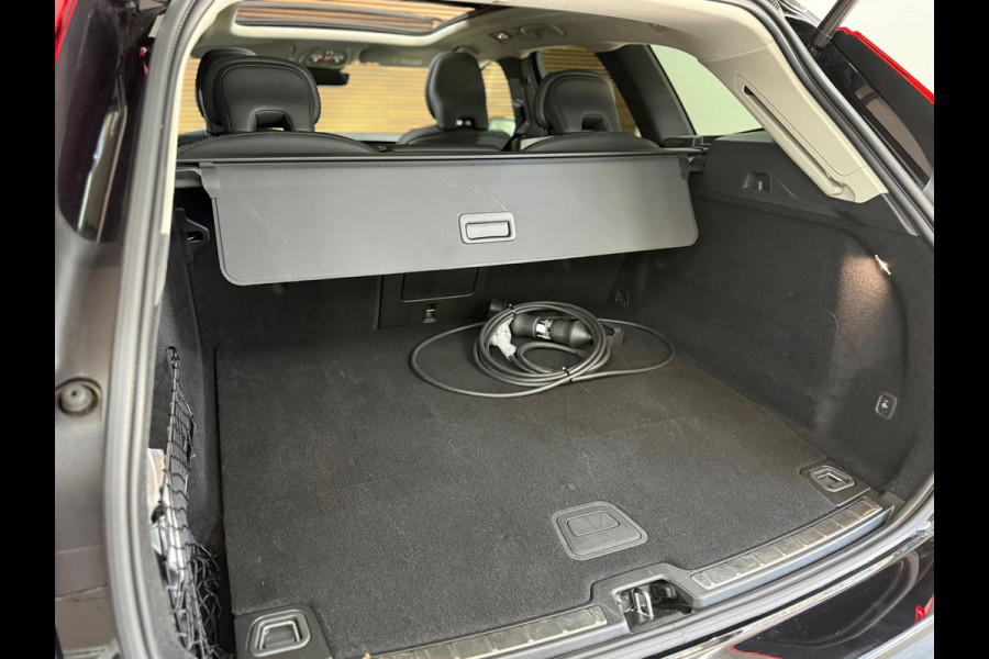 Volvo XC60 2.0 T6 Plug-in hybrid AWD Plus Dark | Pano | Winterpakket | Trekhaak elektr.| 360 camera | 20Inch | BOMVOL