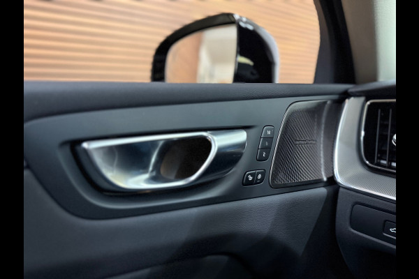 Volvo XC60 2.0 T6 Plug-in hybrid AWD Plus Dark | Pano | Winterpakket | Trekhaak elektr.| 360 camera | 20Inch | BOMVOL