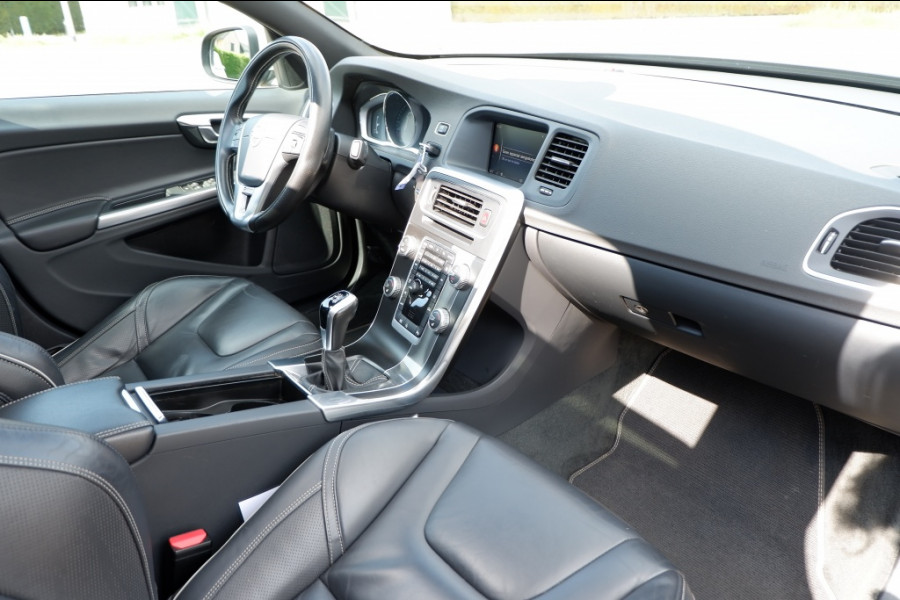 Volvo V60 2.0 T4 Bus. Sport / INCL. 12mnd BOVAG / schuif-Kantel dak