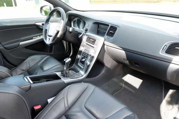 Volvo V60 2.0 T4 Bus. Sport / INCL. 12mnd BOVAG / schuif-Kantel dak