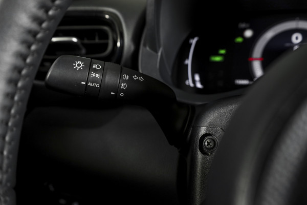 Toyota Yaris Cross 1.5 Hybrid 115 Dynamic | Dig.Cockpit | Adapt.Cruise | Stoel-+stuurverwarming | Camera | PDC | NAV+App.Connect | Auto.Airco | LM 17" | 4662