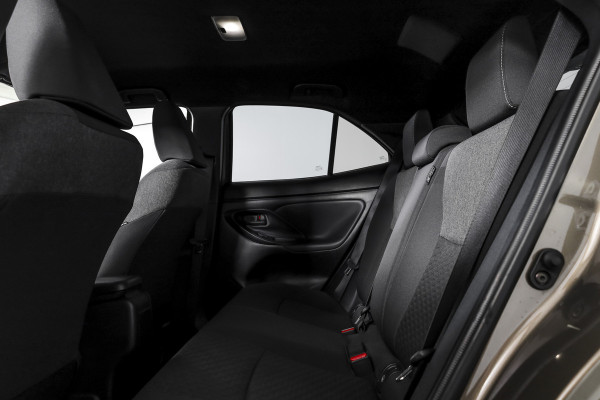 Toyota Yaris Cross 1.5 Hybrid 115 Dynamic | Dig.Cockpit | Adapt.Cruise | Stoel-+stuurverwarming | Camera | PDC | NAV+App.Connect | Auto.Airco | LM 17" | 4662