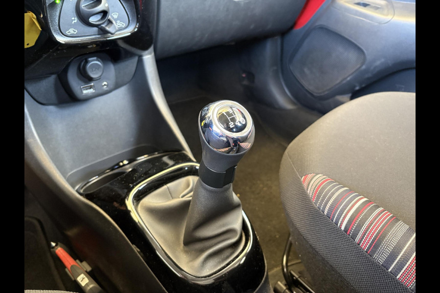 Citroën C1 1.0 VTi Shine | Carplay | Achteruitrijcamera | L.M. Velgen | Airco