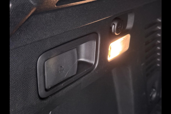 Peugeot 3008 1.6 HYbrid 225 GT Pack Business PANO | BLACK PACK | CAMERA | CRUISE CONTROL ADAPTIEF DODE HOEK SENSOR | ELEK. ACHTERKLEP | STOELVERWARMING| FOCAL AUDIO|