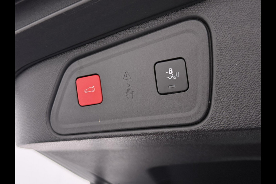 Peugeot 3008 1.6 HYbrid 225 GT Pack Business PANO | BLACK PACK | CAMERA | CRUISE CONTROL ADAPTIEF DODE HOEK SENSOR | ELEK. ACHTERKLEP | STOELVERWARMING| FOCAL AUDIO|