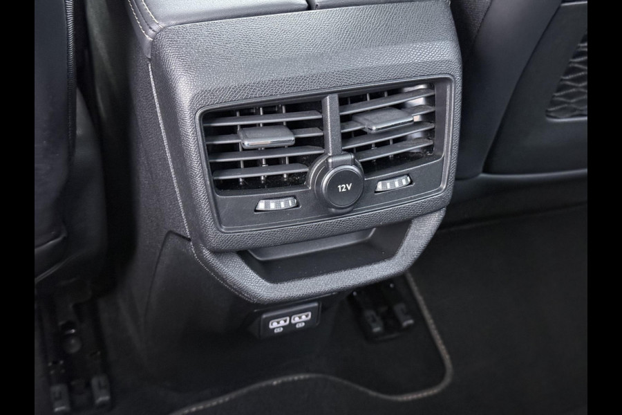 Peugeot 3008 1.6 HYbrid 225 GT Pack Business PANO | BLACK PACK | CAMERA | CRUISE CONTROL ADAPTIEF DODE HOEK SENSOR | ELEK. ACHTERKLEP | STOELVERWARMING| FOCAL AUDIO|