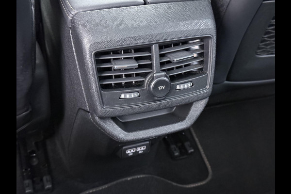 Peugeot 3008 1.6 HYbrid 225 GT Pack Business PANO | BLACK PACK | CAMERA | CRUISE CONTROL ADAPTIEF DODE HOEK SENSOR | ELEK. ACHTERKLEP | STOELVERWARMING| FOCAL AUDIO|