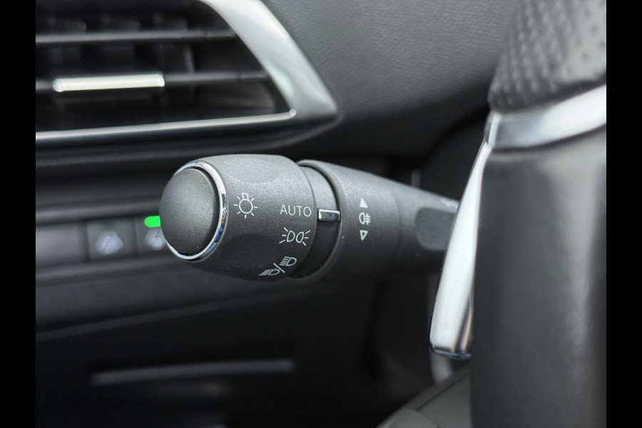 Peugeot 3008 1.6 HYbrid 225 GT Pack Business PANO | BLACK PACK | CAMERA | CRUISE CONTROL ADAPTIEF DODE HOEK SENSOR | ELEK. ACHTERKLEP | STOELVERWARMING| FOCAL AUDIO|