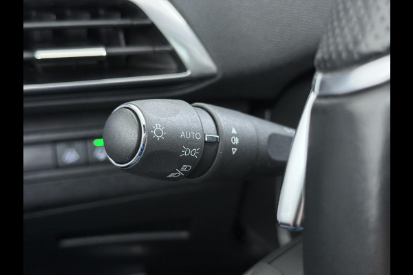 Peugeot 3008 1.6 HYbrid 225 GT Pack Business PANO | BLACK PACK | CAMERA | CRUISE CONTROL ADAPTIEF DODE HOEK SENSOR | ELEK. ACHTERKLEP | STOELVERWARMING| FOCAL AUDIO|