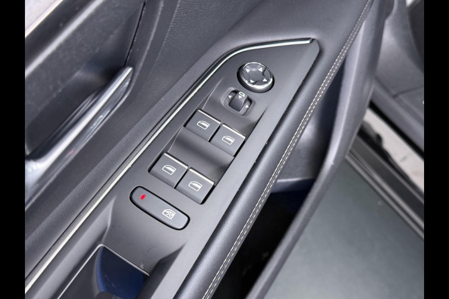 Peugeot 3008 1.6 HYbrid 225 GT Pack Business PANO | BLACK PACK | FOCAL AUDIO | CAMERA | CRUISE CONTROLE | ELEK. ACHTERKLEP | STOELVERWARMING | RIJKLAAR + 12 MND BOVAG GARANTIE |