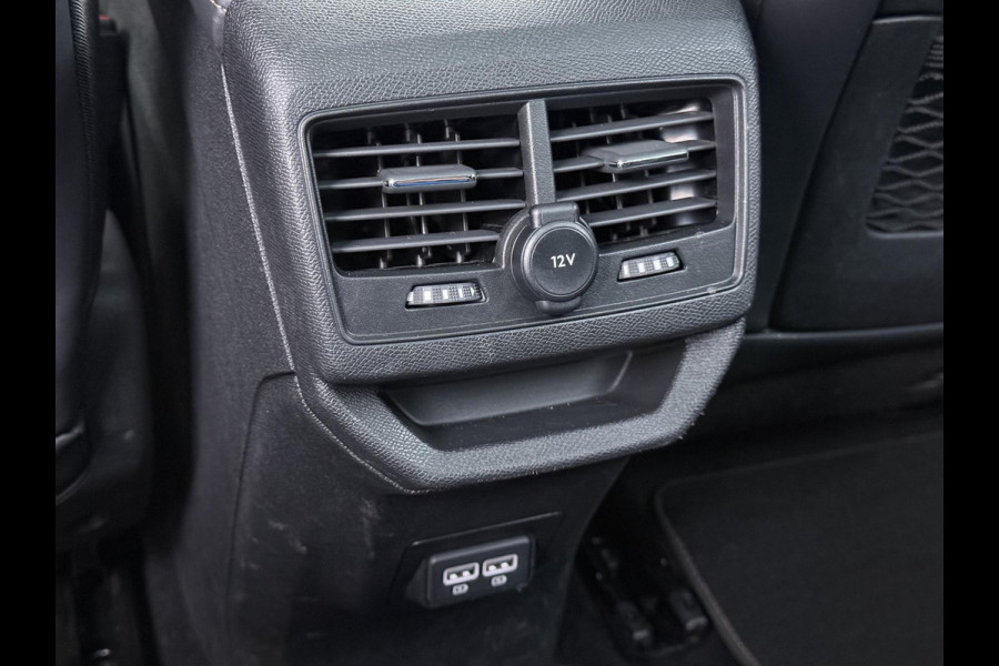 Peugeot 3008 1.6 HYbrid 225 GT Pack Business PANO | BLACK PACK | FOCAL AUDIO | CAMERA | CRUISE CONTROLE | ELEK. ACHTERKLEP | STOELVERWARMING | RIJKLAAR + 12 MND BOVAG GARANTIE |