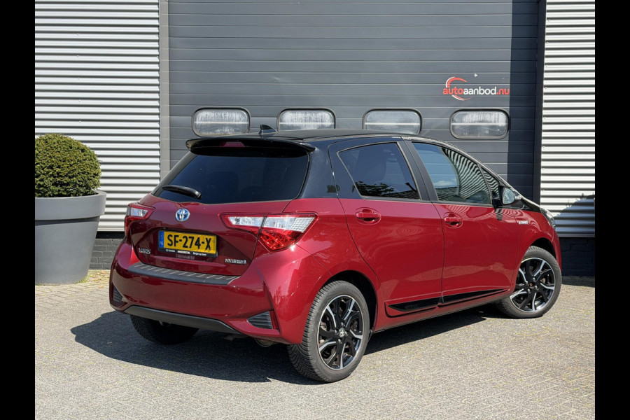 Toyota Yaris 1.5 Hybrid Bi-Tone Plus | Panoramadak | Navigatie | Camera | Climate Control |