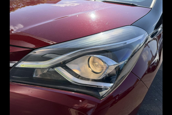 Toyota Yaris 1.5 Hybrid Bi-Tone Plus | Panoramadak | Navigatie | Camera | Climate Control |