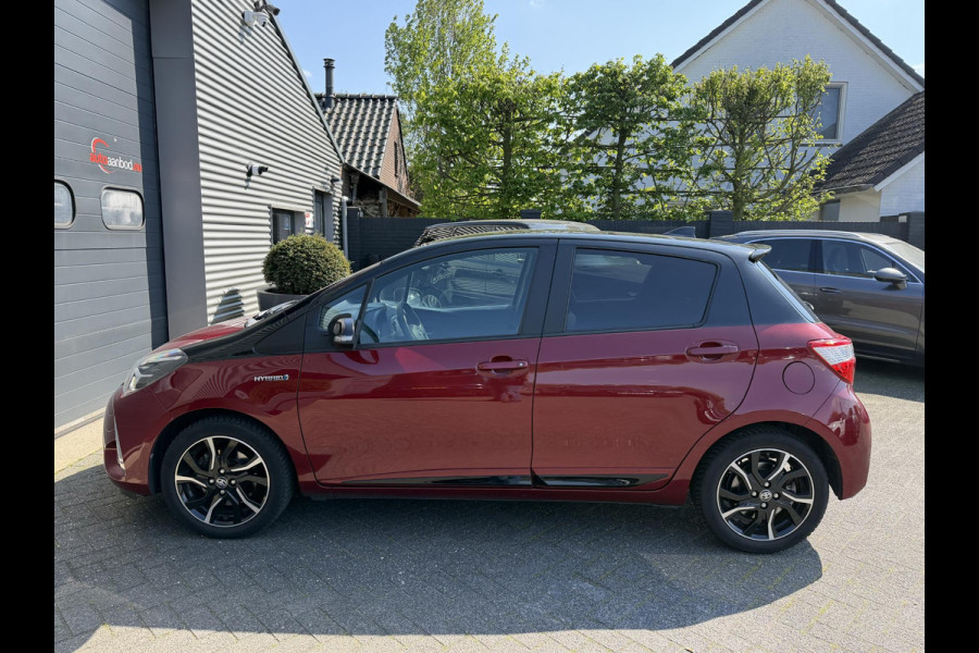 Toyota Yaris 1.5 Hybrid Bi-Tone Plus | Panoramadak | Navigatie | Camera | Climate Control |