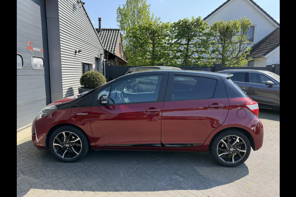 Toyota Yaris 1.5 Hybrid Bi-Tone Plus | Panoramadak | Navigatie | Camera | Climate Control |