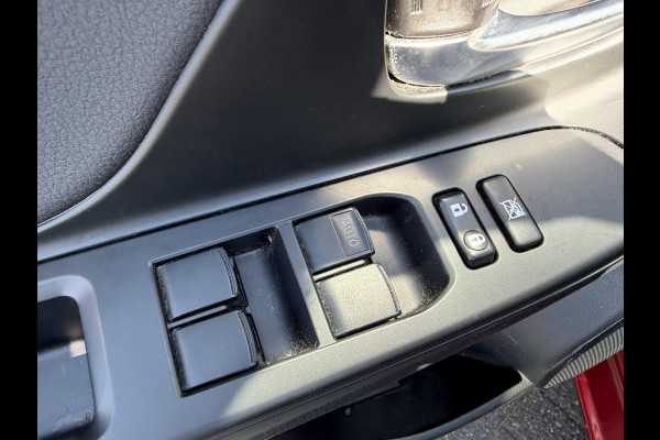 Toyota Yaris 1.5 Hybrid Bi-Tone Plus | Panoramadak | Navigatie | Camera | Climate Control |