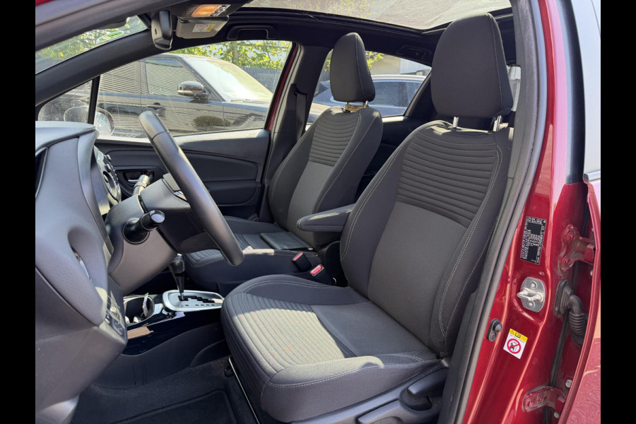 Toyota Yaris 1.5 Hybrid Bi-Tone Plus | Panoramadak | Navigatie | Camera | Climate Control |