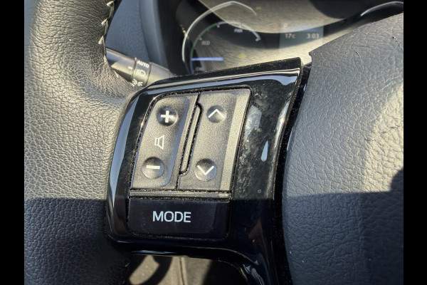 Toyota Yaris 1.5 Hybrid Bi-Tone Plus | Panoramadak | Navigatie | Camera | Climate Control |