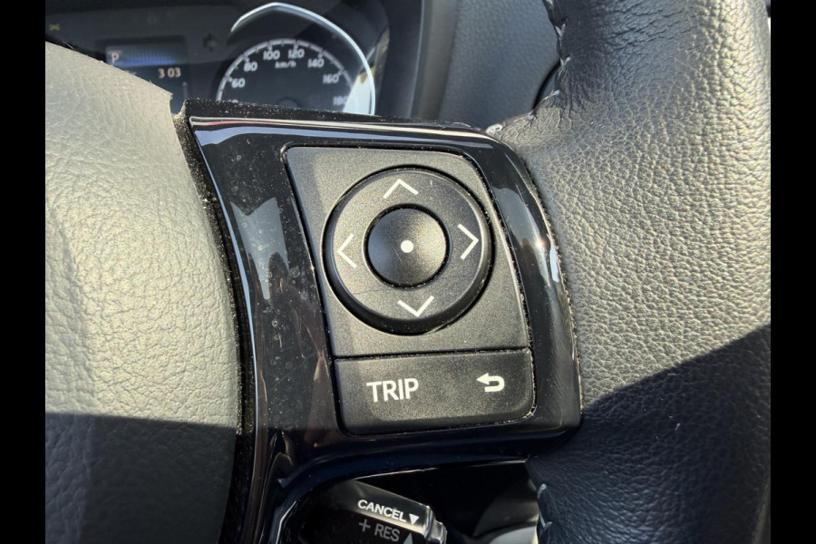 Toyota Yaris 1.5 Hybrid Bi-Tone Plus | Panoramadak | Navigatie | Camera | Climate Control |