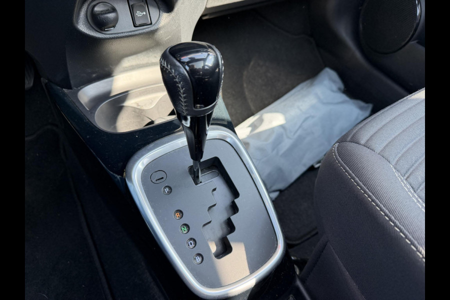 Toyota Yaris 1.5 Hybrid Bi-Tone Plus | Panoramadak | Navigatie | Camera | Climate Control |