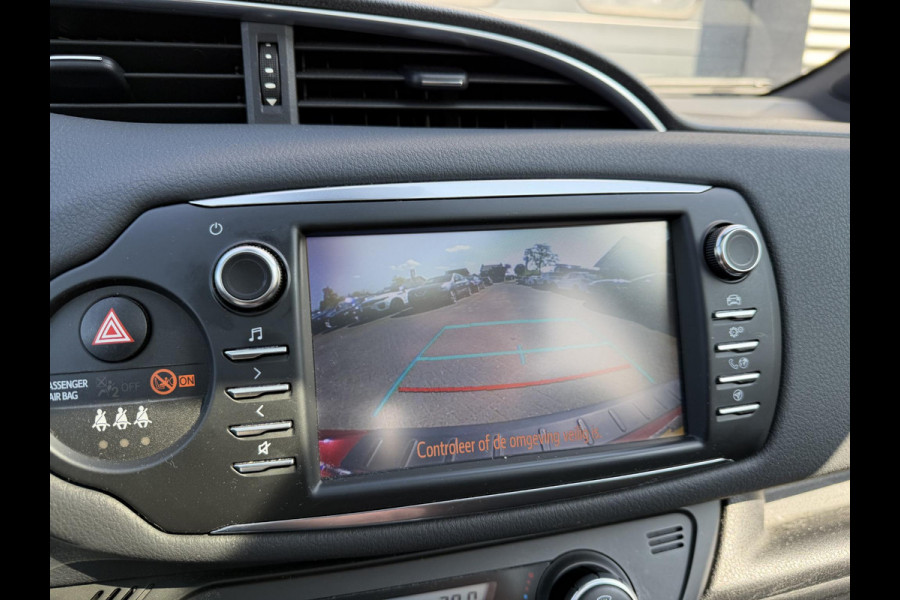 Toyota Yaris 1.5 Hybrid Bi-Tone Plus | Panoramadak | Navigatie | Camera | Climate Control |