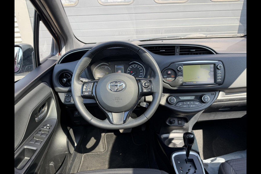 Toyota Yaris 1.5 Hybrid Bi-Tone Plus | Panoramadak | Navigatie | Camera | Climate Control |