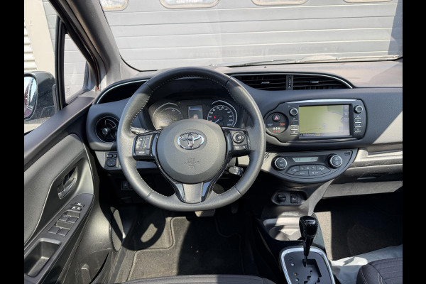 Toyota Yaris 1.5 Hybrid Bi-Tone Plus | Panoramadak | Navigatie | Camera | Climate Control |