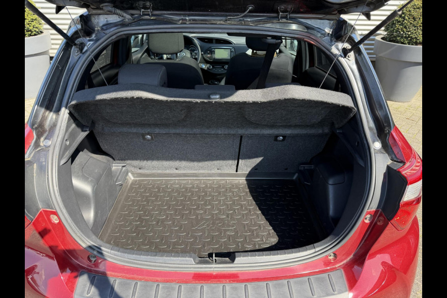 Toyota Yaris 1.5 Hybrid Bi-Tone Plus | Panoramadak | Navigatie | Camera | Climate Control |