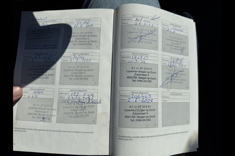 Toyota Yaris 1.5 Hybrid Bi-Tone Plus | Panoramadak | Navigatie | Camera | Climate Control |