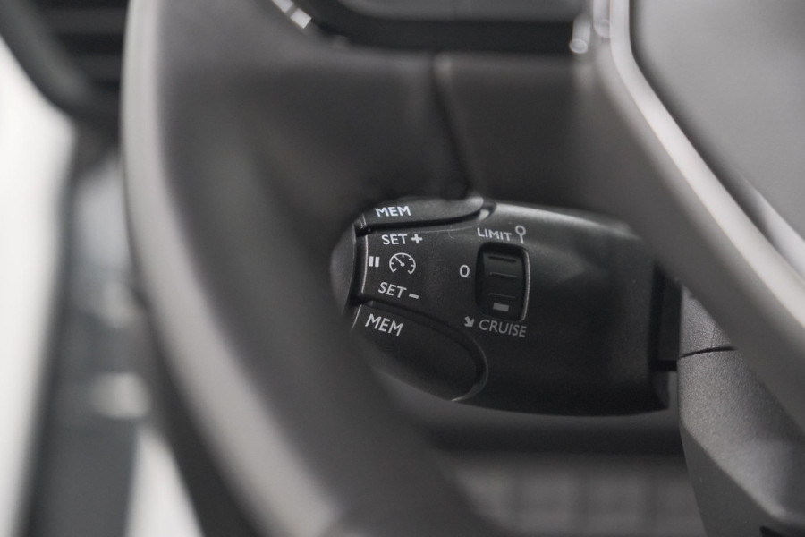 Peugeot e-208 EV Active 50 kWh | 11 KW Laadfunctie | Parkeersensoren | Apple Carplay