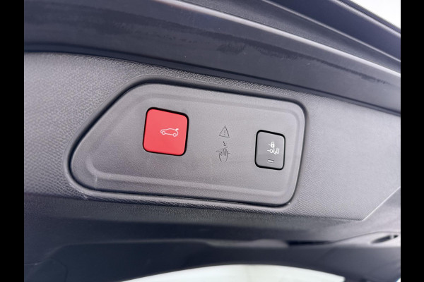 Peugeot 3008 1.6 HYbrid 225 GT Pack Business PANO | BLACK PACK | CAMERA VOOR + ACHTER | ADAPTIVE CRUISE | DODE HOEK SENSOR | ELEK. ACHTERKLEP | STOELVERWARMING| FOCAL AUDIO