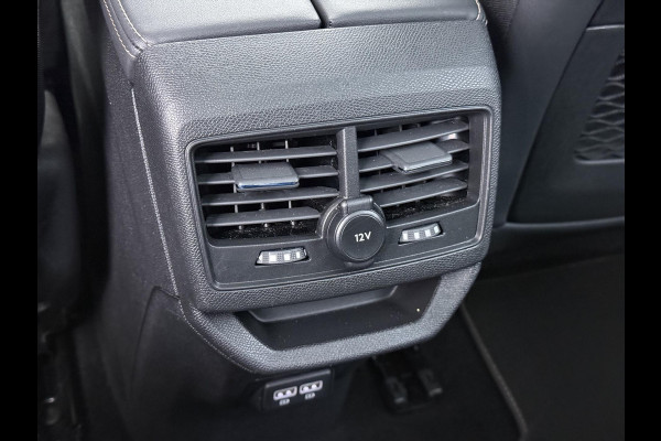 Peugeot 3008 1.6 HYbrid 225 GT Pack Business PANO | BLACK PACK | CAMERA VOOR + ACHTER | ADAPTIVE CRUISE | DODE HOEK SENSOR | ELEK. ACHTERKLEP | STOELVERWARMING| FOCAL AUDIO