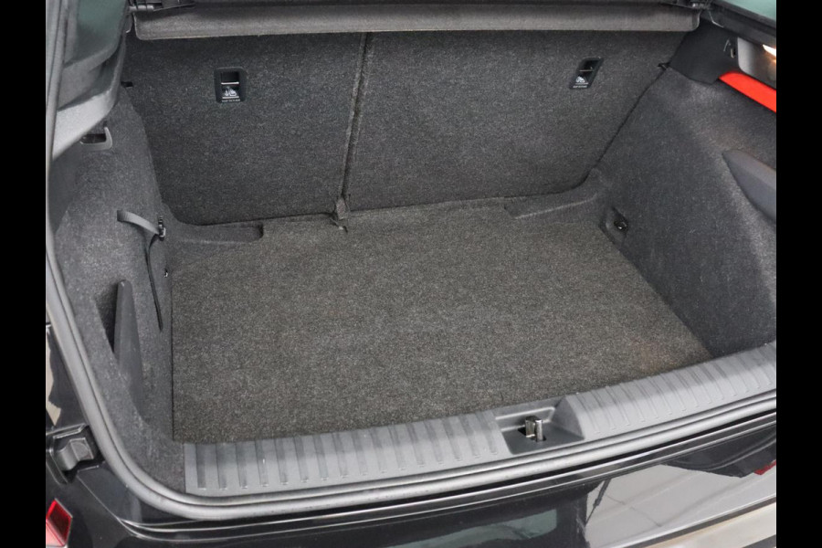 Škoda Kamiq 1.0 TSI Sport | Automaat | Camera | Carplay | Virtual Cockpit | Sportstoelen | Climate control | Full LED | Cruise control | Getint glas | Bluetooth