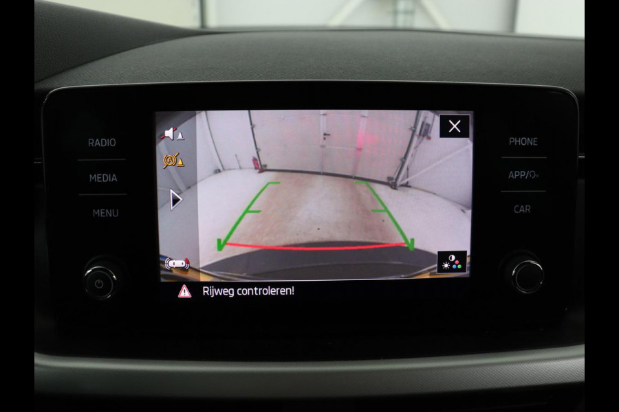 Škoda Kamiq 1.0 TSI Sport | Automaat | Camera | Carplay | Virtual Cockpit | Sportstoelen | Climate control | Full LED | Cruise control | Getint glas | Bluetooth