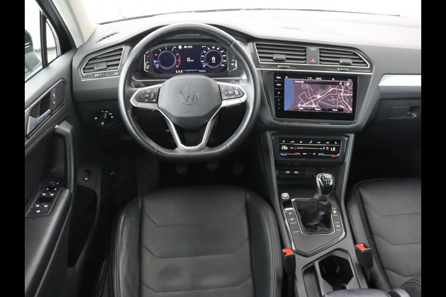 Volkswagen Tiguan 1.5 TSI Life Business | Leder | Stoelverwarming | Keyless | Carplay | Adaptive cruise | Navigatie | Parkeerhulp | Full LED | Stuurverwarming | Virtual Cockpit | Climate control | DAB | Bluetooth