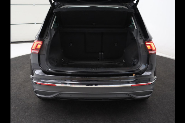 Volkswagen Tiguan 1.5 TSI Life Business | Leder | Stoelverwarming | Keyless | Carplay | Adaptive cruise | Navigatie | Parkeerhulp | Full LED | Stuurverwarming | Virtual Cockpit | Climate control | DAB | Bluetooth