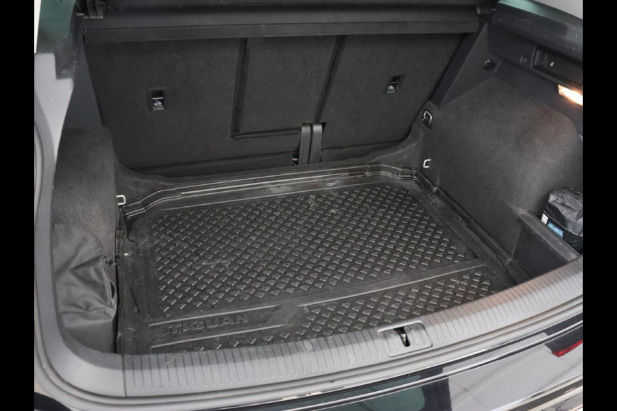 Volkswagen Tiguan 1.5 TSI Life Business | Leder | Stoelverwarming | Keyless | Carplay | Adaptive cruise | Navigatie | Parkeerhulp | Full LED | Stuurverwarming | Virtual Cockpit | Climate control | DAB | Bluetooth