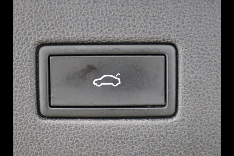 Volkswagen Tiguan 1.5 TSI Life Business | Leder | Stoelverwarming | Keyless | Carplay | Adaptive cruise | Navigatie | Parkeerhulp | Full LED | Stuurverwarming | Virtual Cockpit | Climate control | DAB | Bluetooth