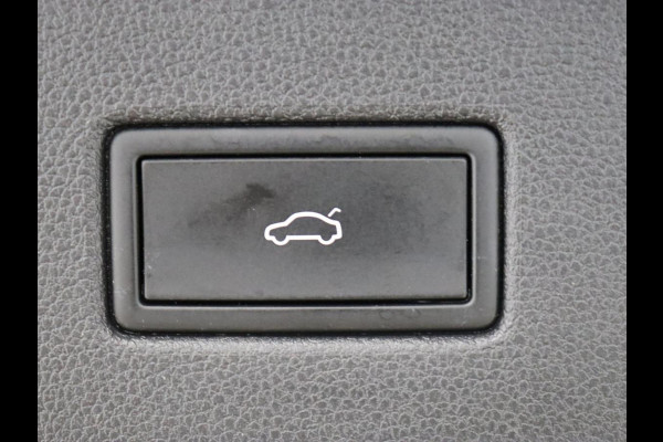 Volkswagen Tiguan 1.5 TSI Life Business | Leder | Stoelverwarming | Keyless | Carplay | Adaptive cruise | Navigatie | Parkeerhulp | Full LED | Stuurverwarming | Virtual Cockpit | Climate control | DAB | Bluetooth